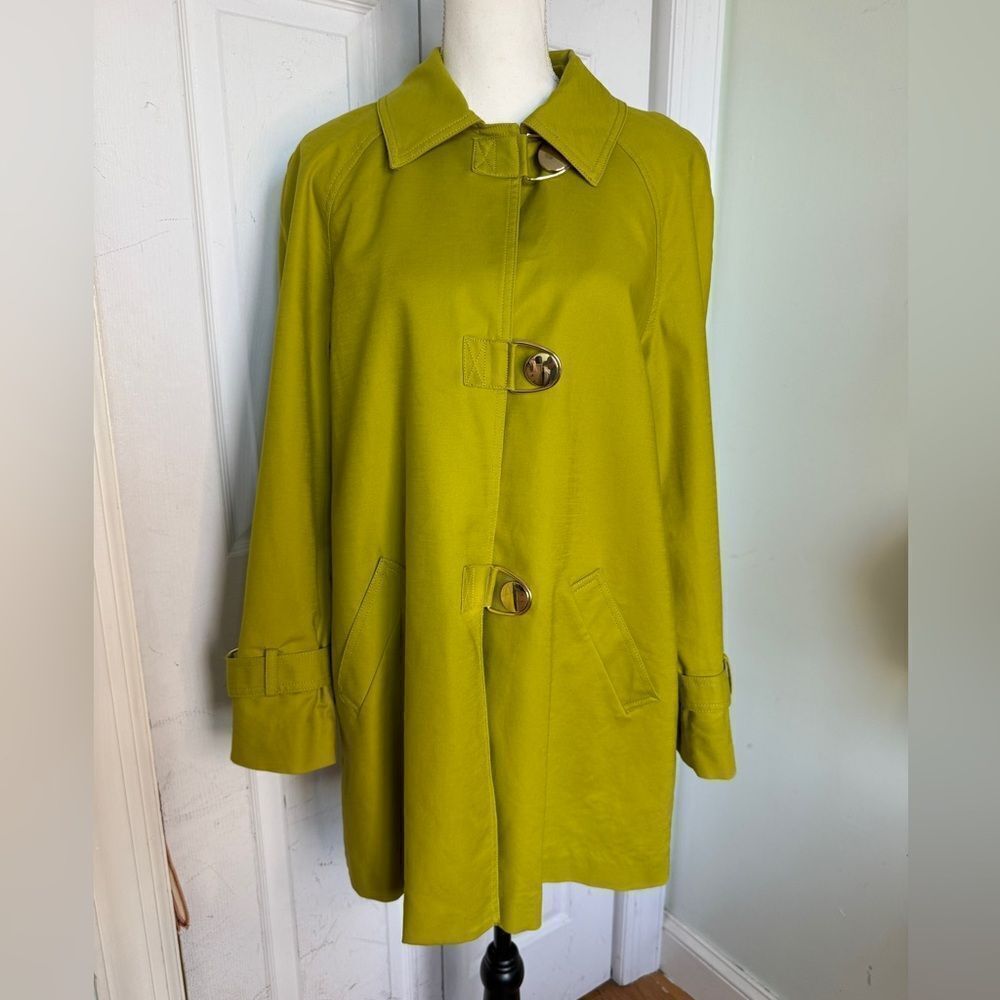 90s/Y2K Jones New York Mod 60s Style Apple Green Coat with Gold Closures